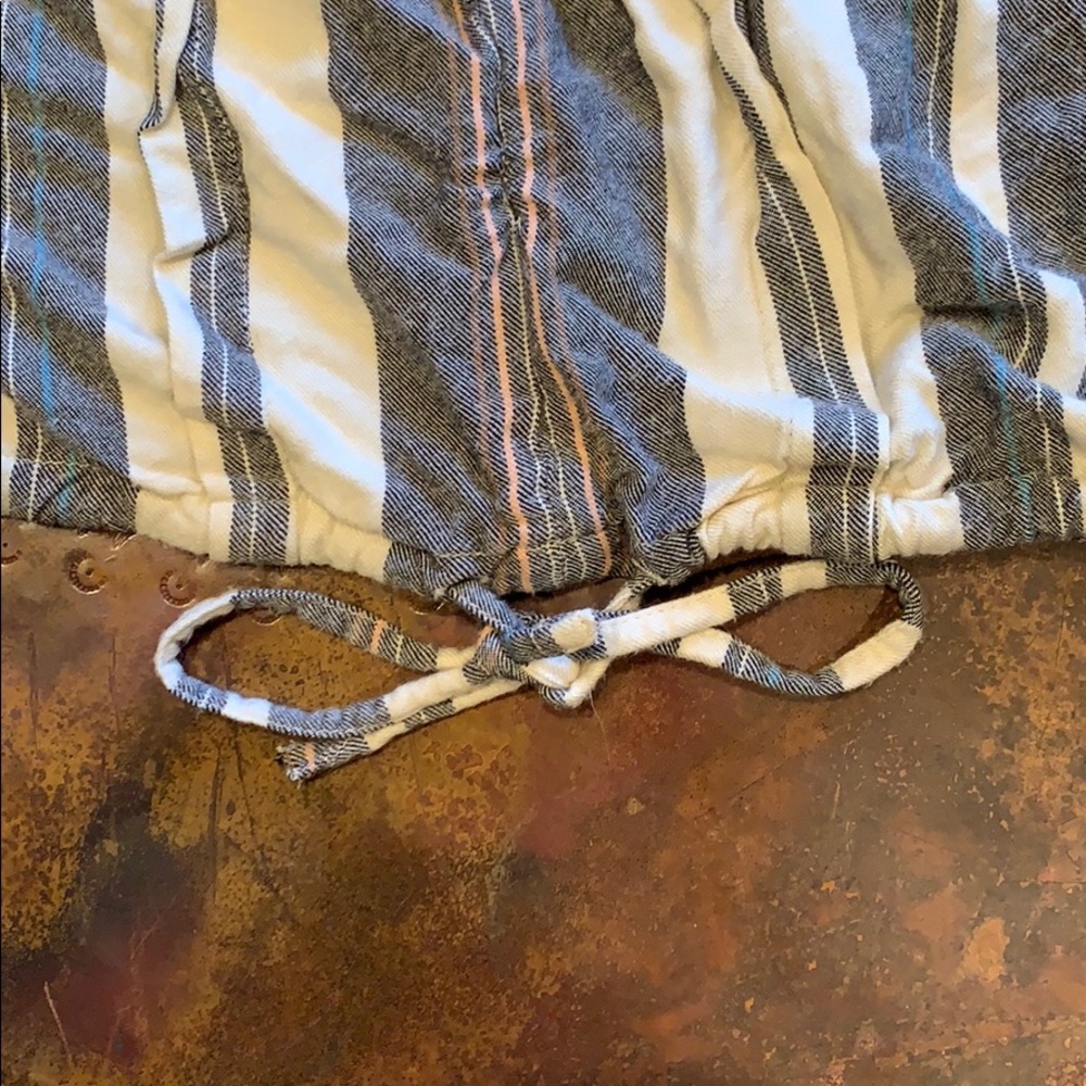 Grey and Off-white Striped Crop Top - Picture 3 of 4